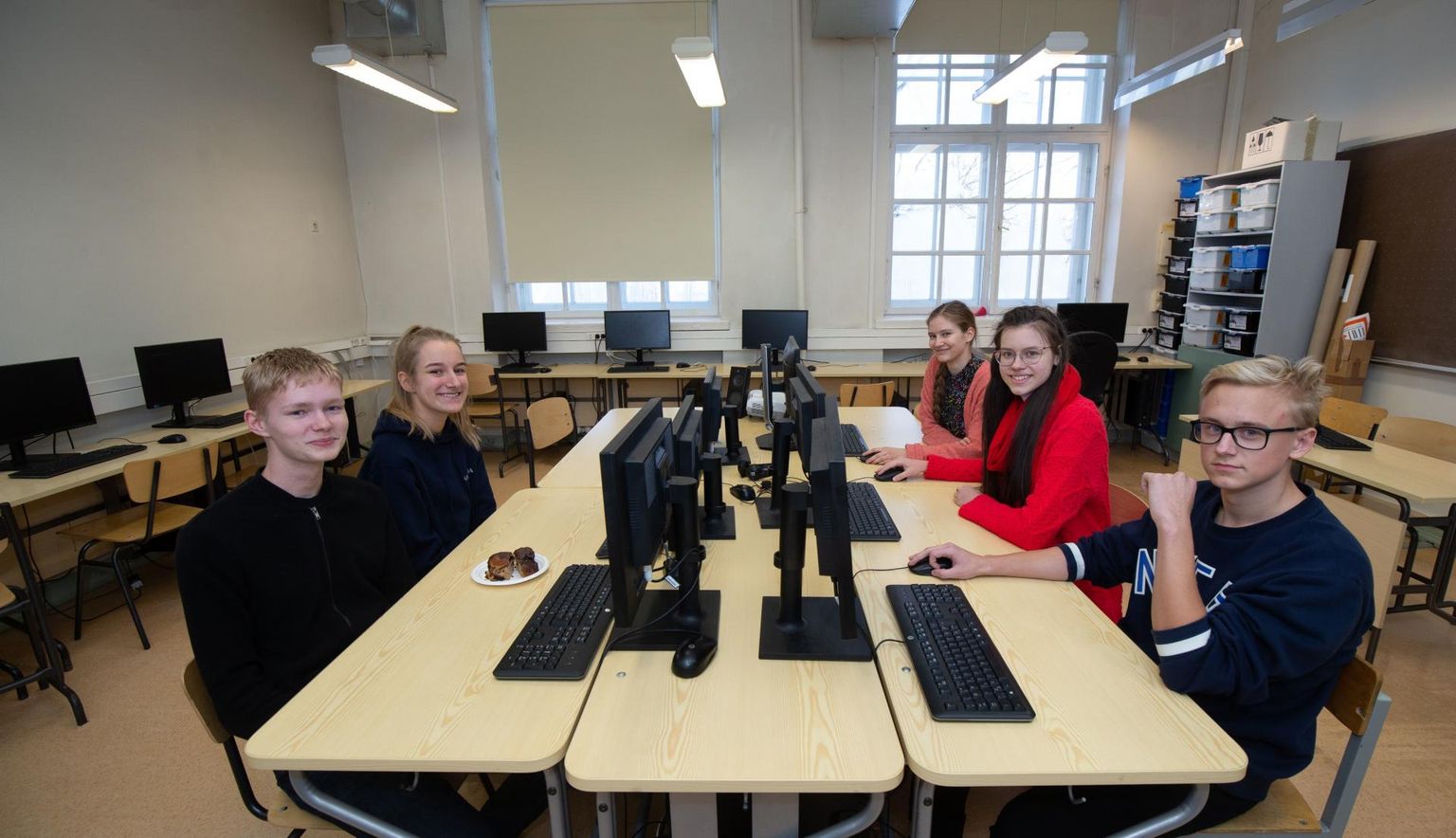 Pildil olevat Tartu õpilased olid ühed nendest, kes sooritasid PISA testi ning aitasid Eestile kõrgeid tulemusi saavutada.