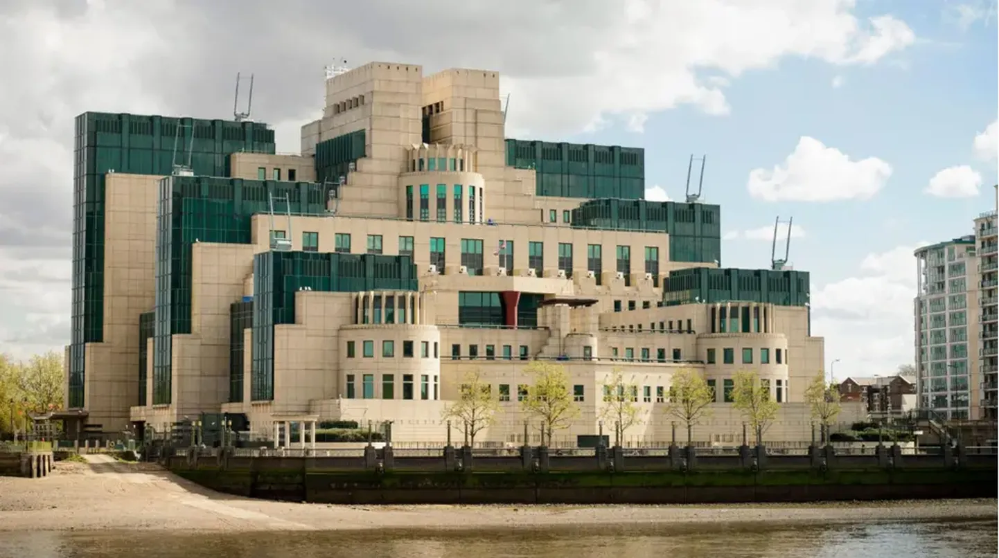 Штаб-квартира MI6 на берегу Темзы в Лондоне