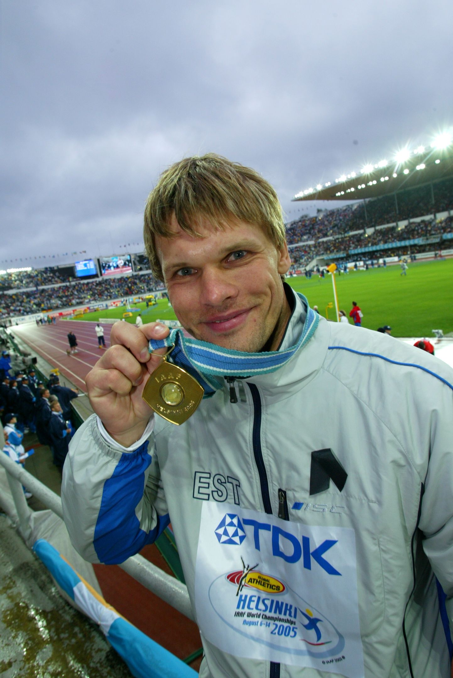 Andrus Värnik Helsingi MMi kuldmedaliga.