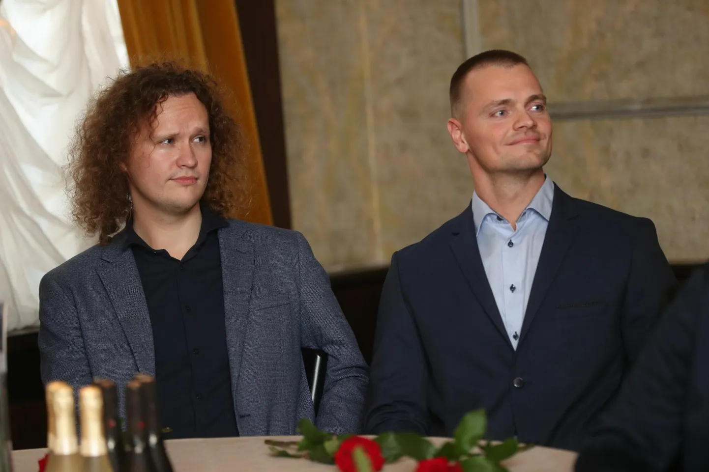 Türilt pärit Kaspar Rooni (paremal) sai televaatajatele tuttavaks "Vallalise kaunitari" saatest. Nüüd kasutab ta tuntust ära, et teha head.