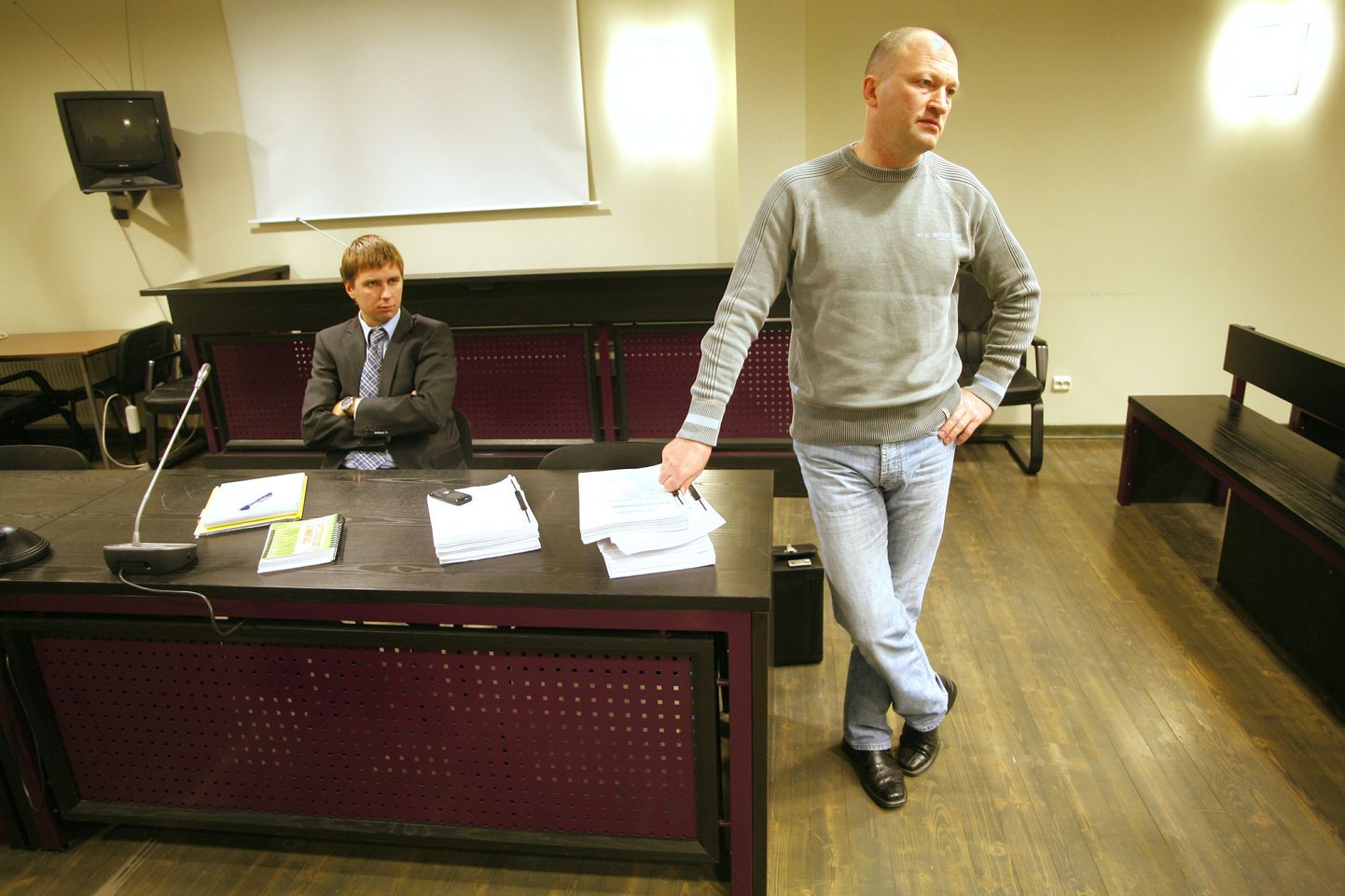 Endine kõrge politseiametnik Gunnar Suur (paremal) kohtusaalis.