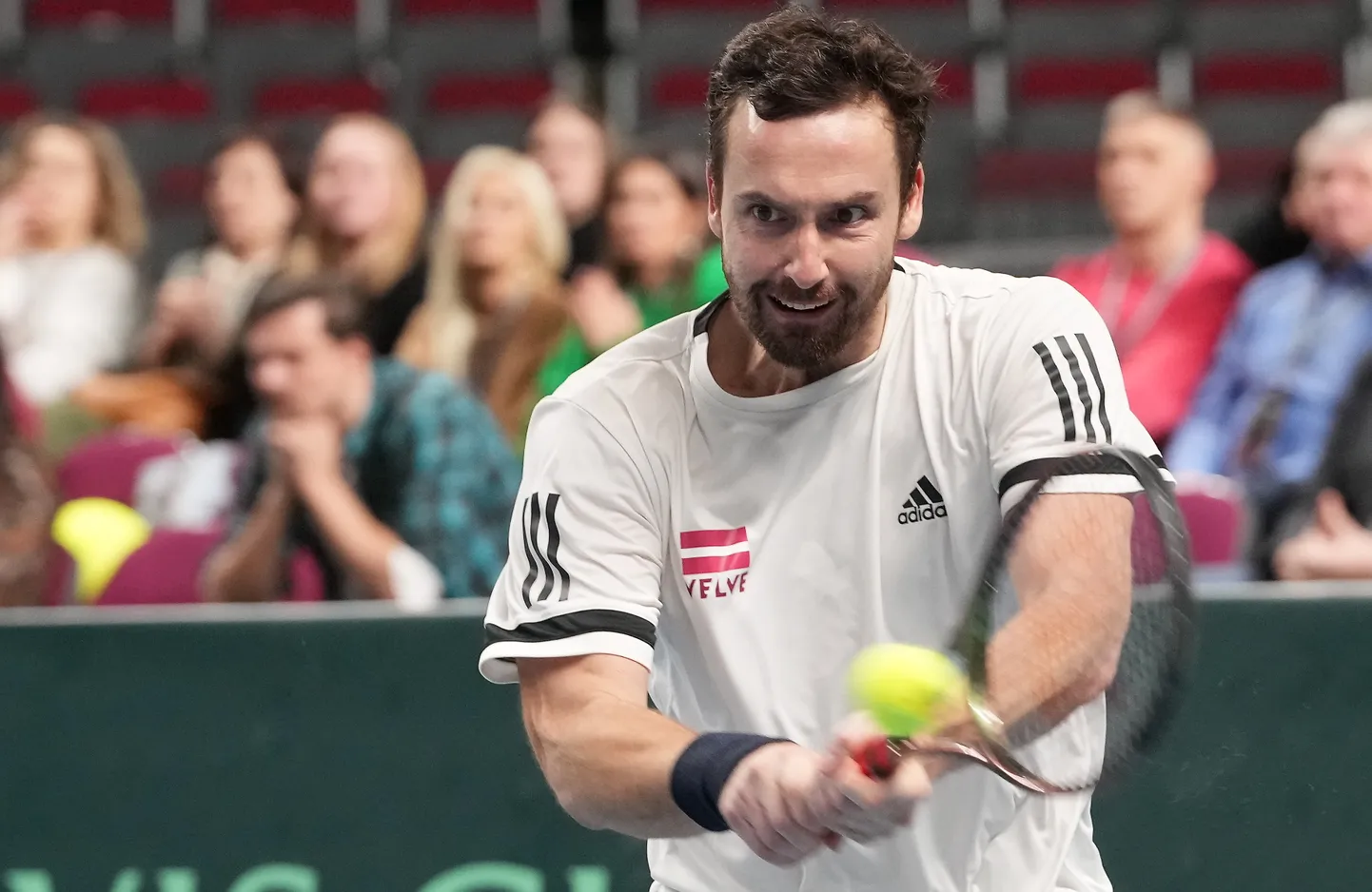 Latvijas vīriešu tenisa izlases spēlētājs Ernests Gulbis Deivisa kausa Pasaules pirmās grupas "play-off" kārtas duelī starp Latvijas un Izraēlas izlašu vīriešiem  "Arēnā Rīga".