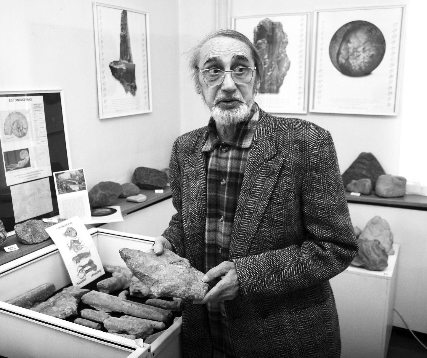 Tänavu jaanuaris kinkis Aleksandr Popolitov Sillamäe muuseumile oma mineraalide kogu.