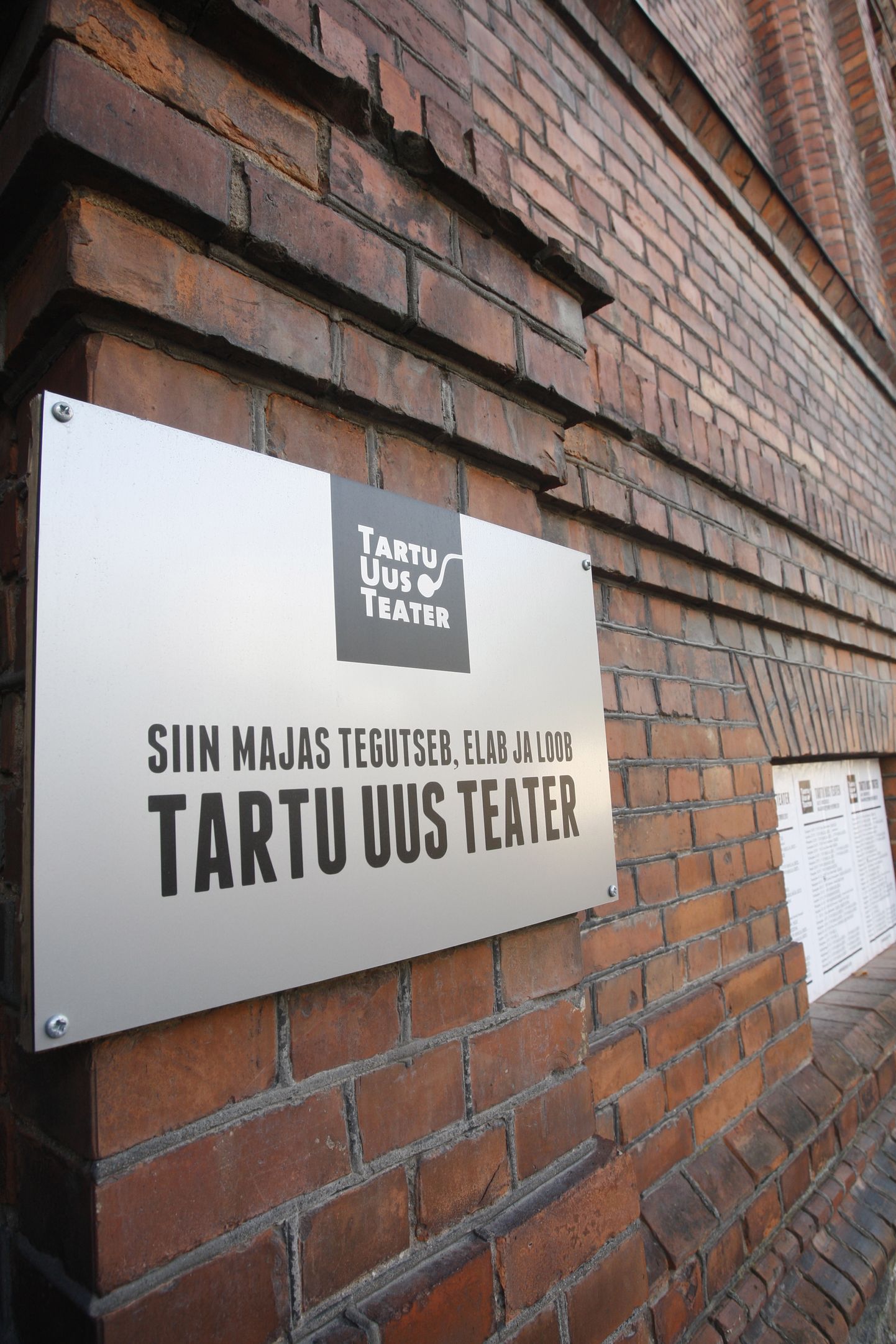 Kultuurikompassil jagab enda kogemusi ühisrahastusest Tartu Uue Teatri meeskond.