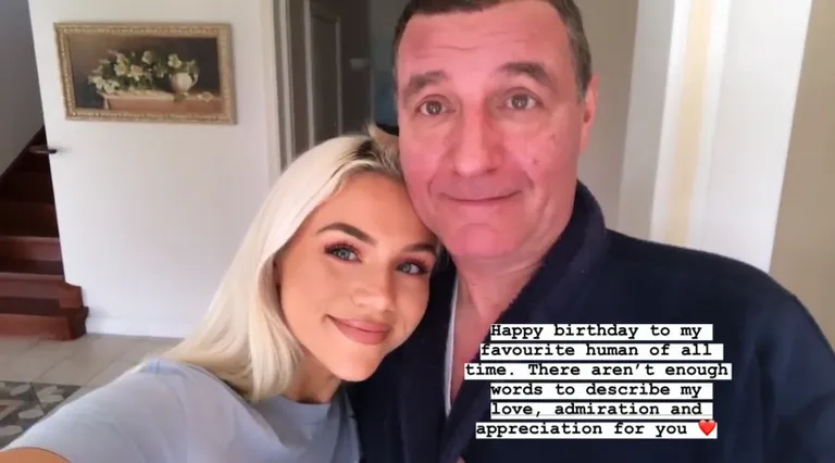 Instastaar Liza Lind oma isaga.