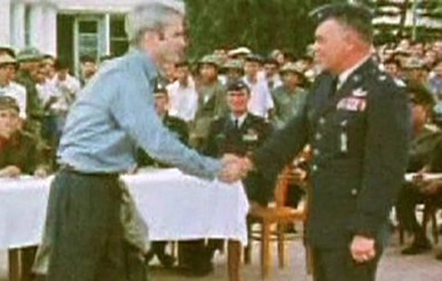 John McCaini sõjavangist vabanemine