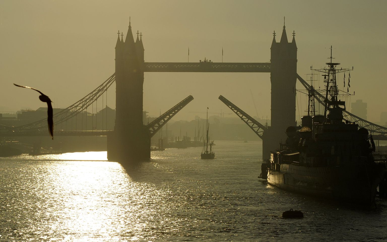 Tower Bridge ja Thames
