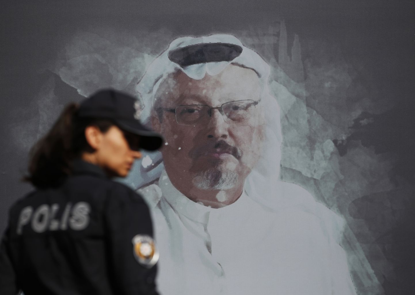 Pilt Jamal Khashoggist Türgis Istanbulis Saudi Araabia konsulaadi lähistel.