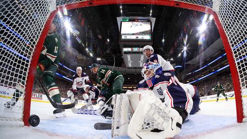 Merzļikins savā NHL sezonas pirmajā spēlē kaldina "Blue Jackets" uzvaru