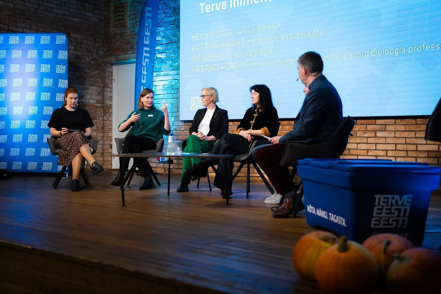 Arutelul Tallinna ülikooli professori Kristjan Pordiga osales kolm valitsuse liiget: terviseminister Riina Sikkut, haridus- ja teadusminister Kristina Kallas ning kultuuriminister Heidy Purga. Vestlust suunasid ajakirjanikud Mirjam Mõttus ja Mirko Ojakivi.