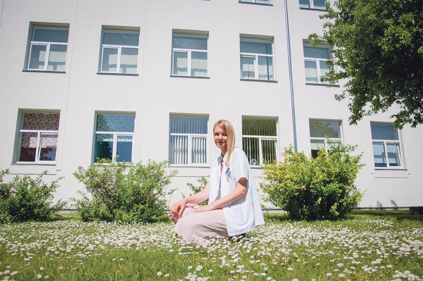 KÕIK ON VÕIMALIK: Arstina ei ole Mariliis Putnikul oma sõnul üldse hirmu selle ees, et mingid ambitsioonid väikesel saarel elades realiseerimata jäävad.