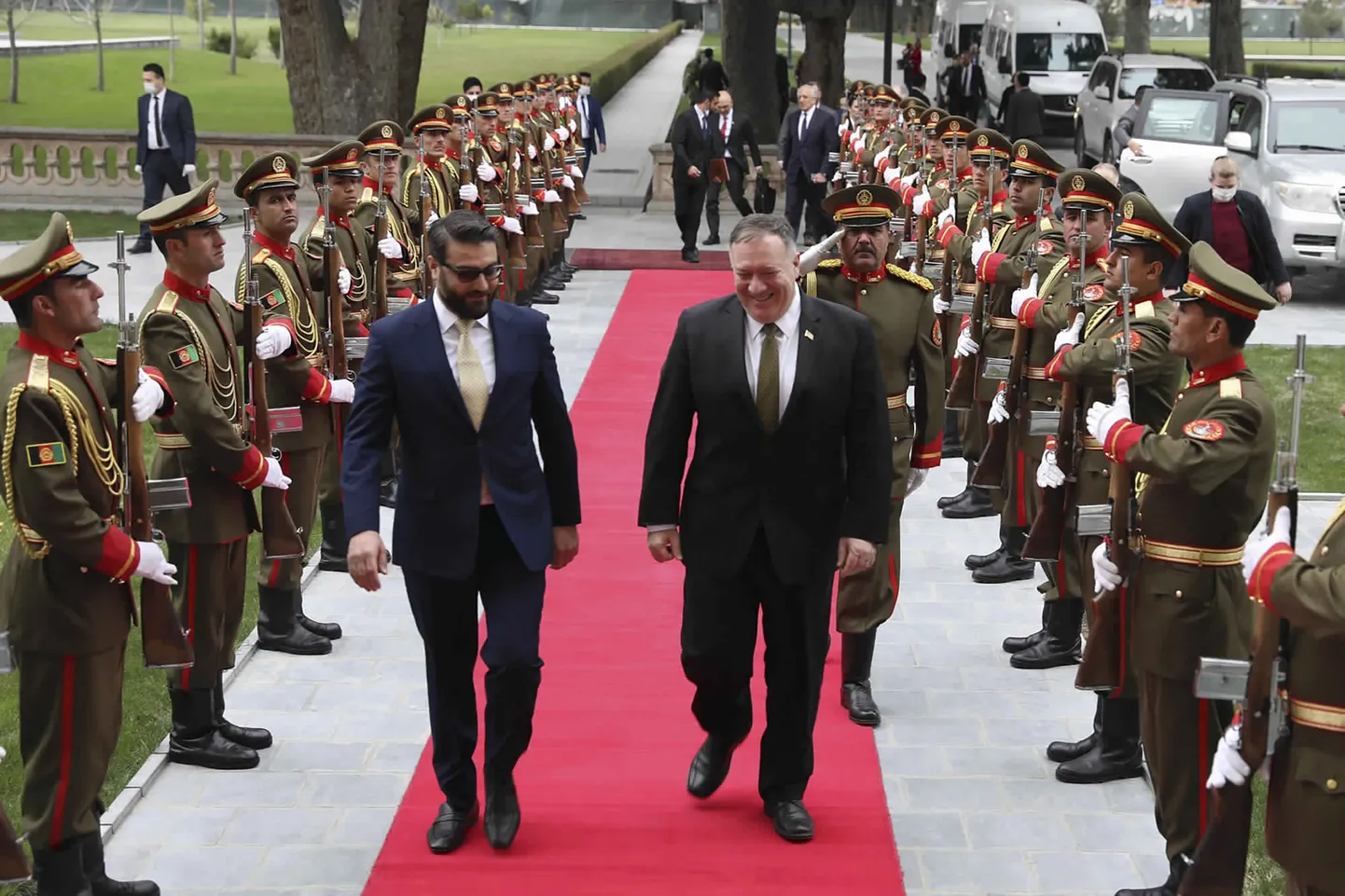 Mike Pompeo Kabulis presidendipaleesse saabumas.