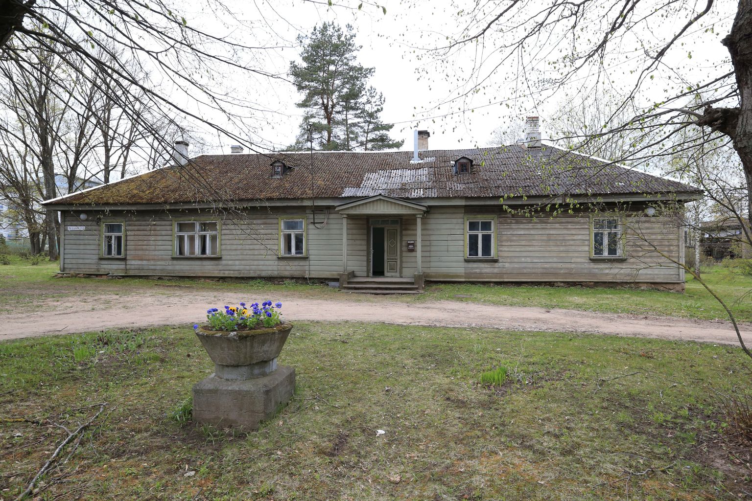 Tartu ülikooli kliinikumile kuuluv hoone aadressil Lunini 12.