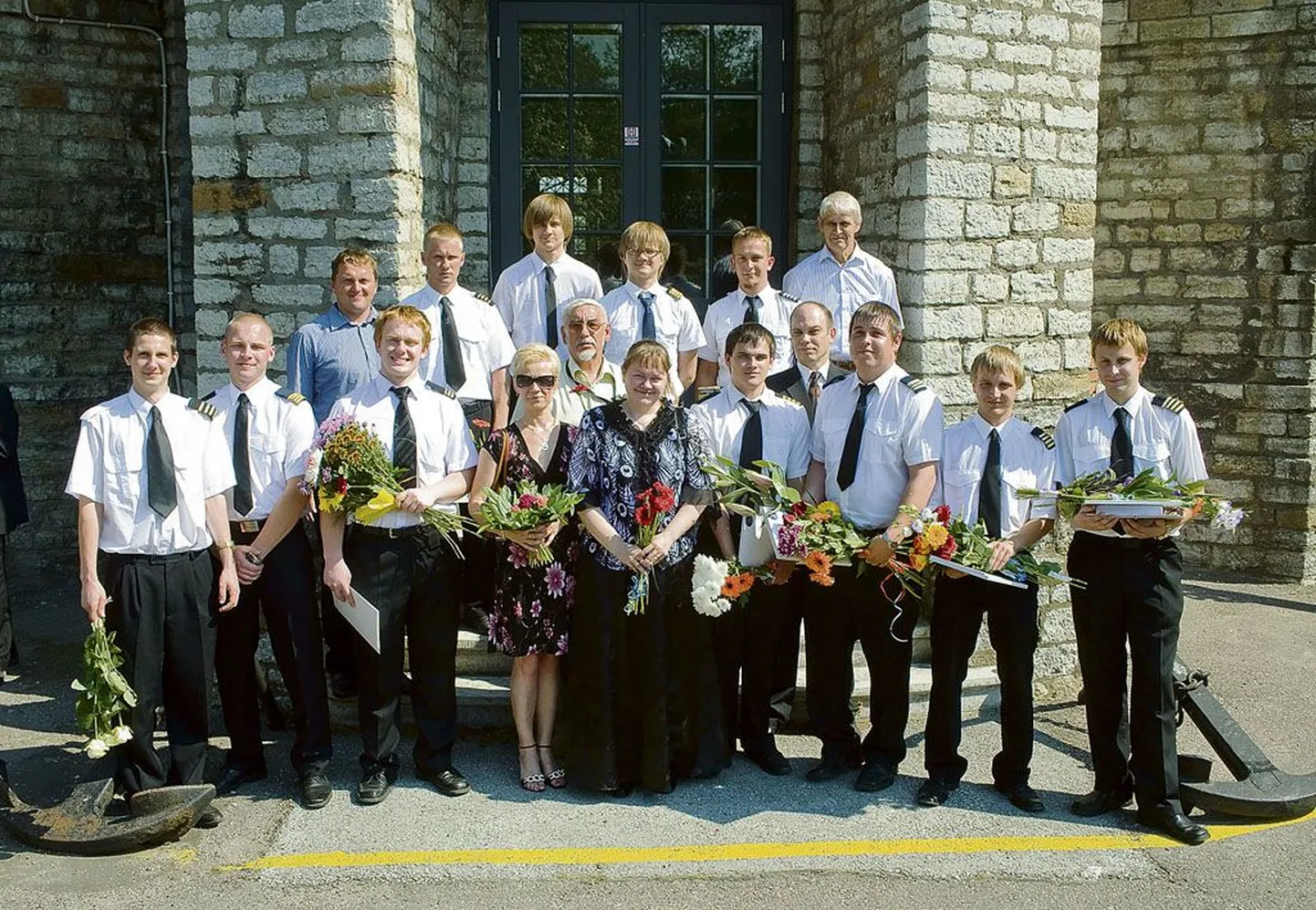 2011. aasta kevadel lõpetas Eesti mereakadeemia (EMA) merekooli Pärnu osakonna 1. lend.