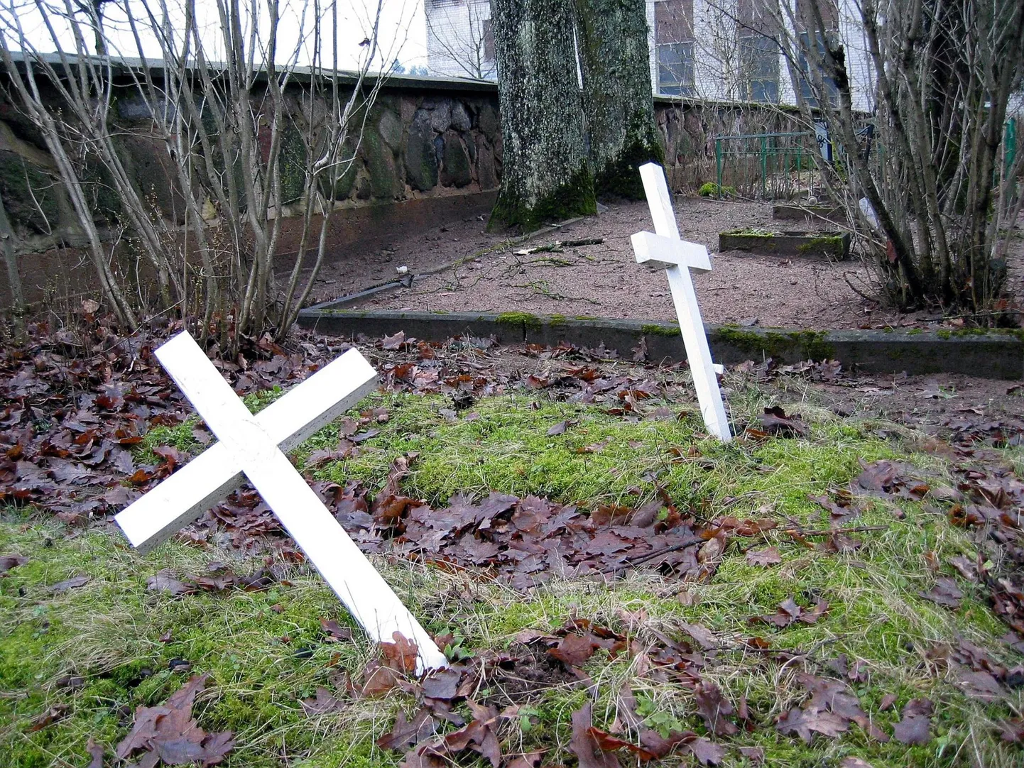 Hauaplatside rüüstamist ei tule Viljandis õnneks sageli ette, aga see teeb kalmude hooldajatele palju südamevalu. Foto on illustratiivne.