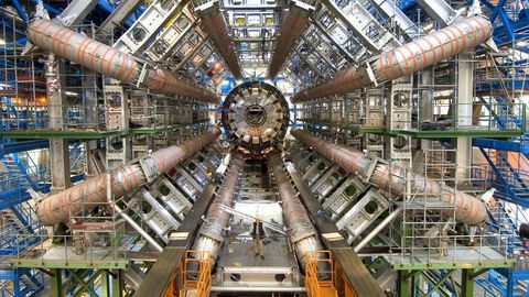 CERN peatab neljaks aastaks Suure Hadronite Põrguti töö