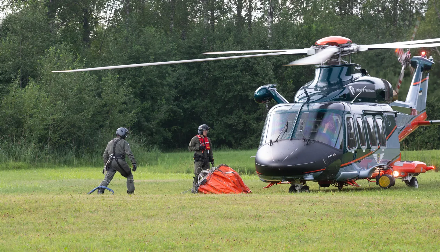 Suur osa kustutustöödest käis helikopteriga.