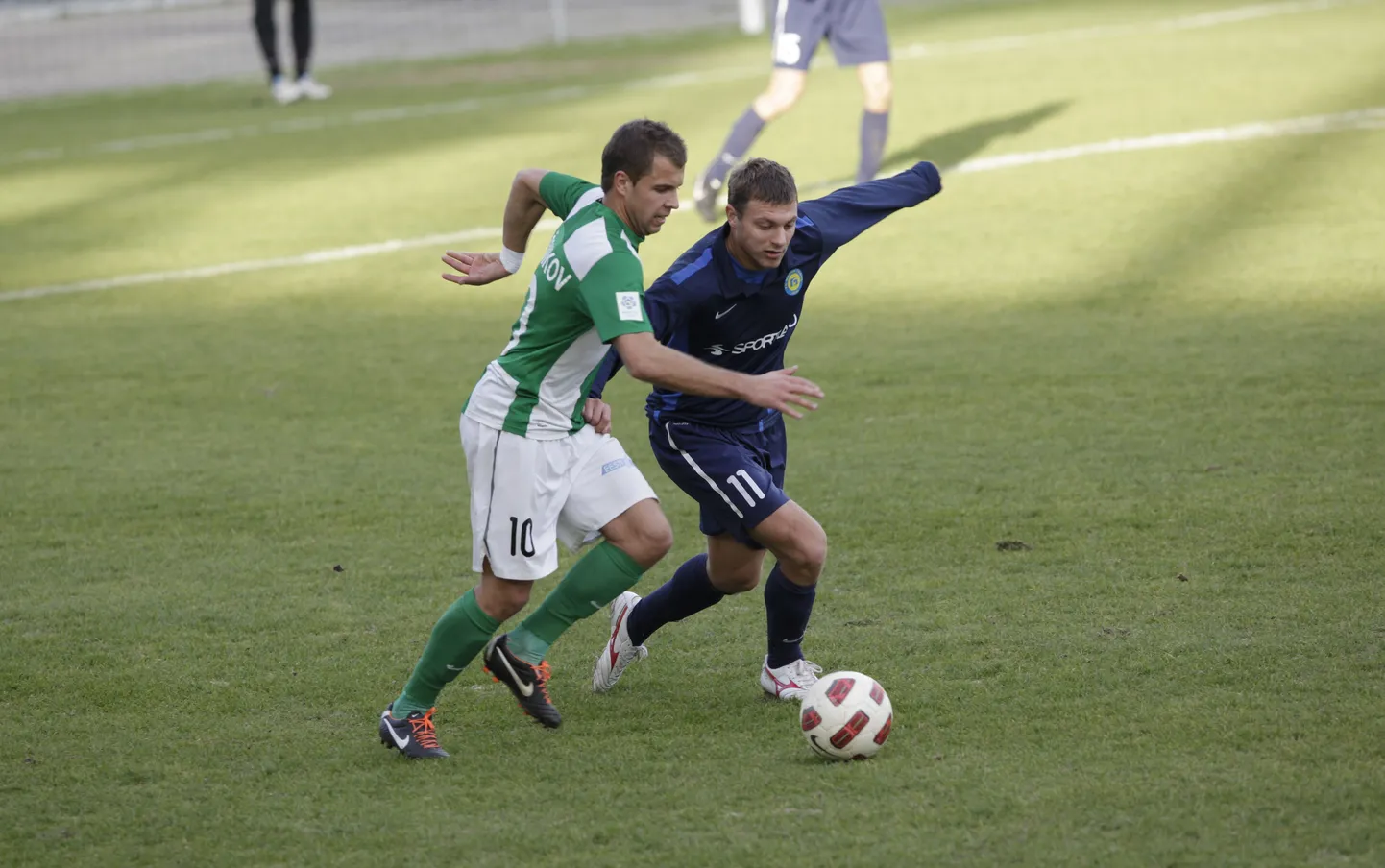 Sergei Mošnikov (vasakul) FC Flora särgis.