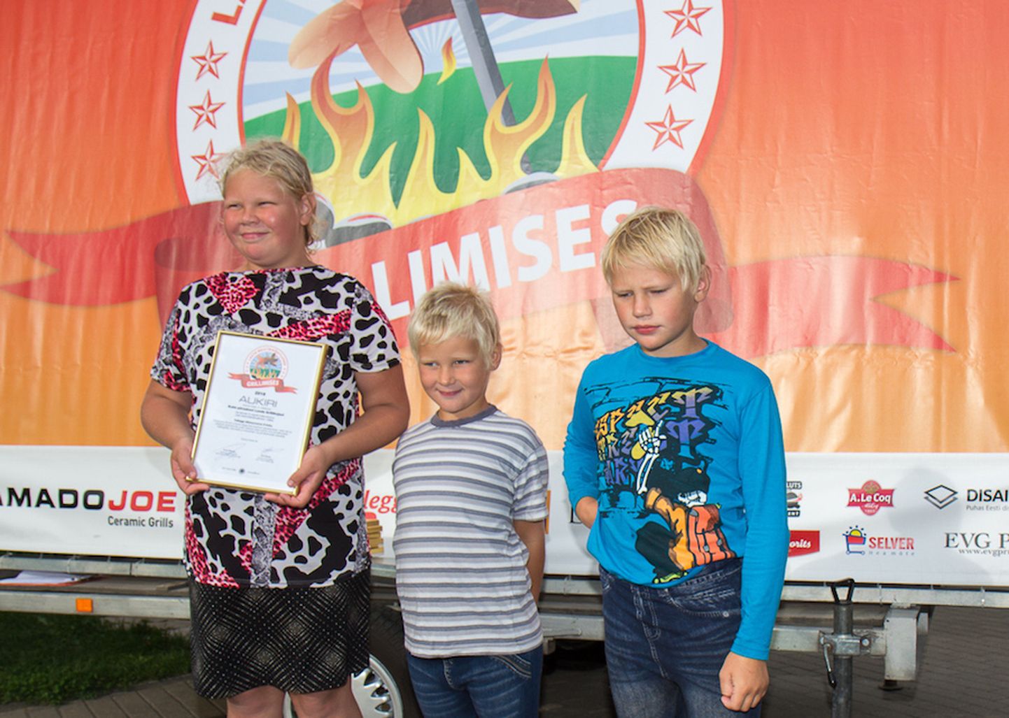 Eesti parim laste grillivõistkond on Kolm Põrsakest Otepää vallast Neeruti külast.