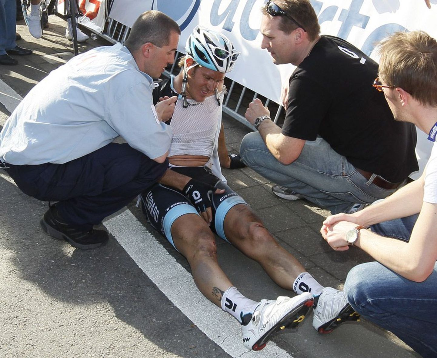 Wouter Weylandt kukkus ka 6. aprillil peetud Scheldeprijsi GP-sõidul. Eilne kukkumine Giro kolmandal etapil lõpetas aga noore mehe elu.