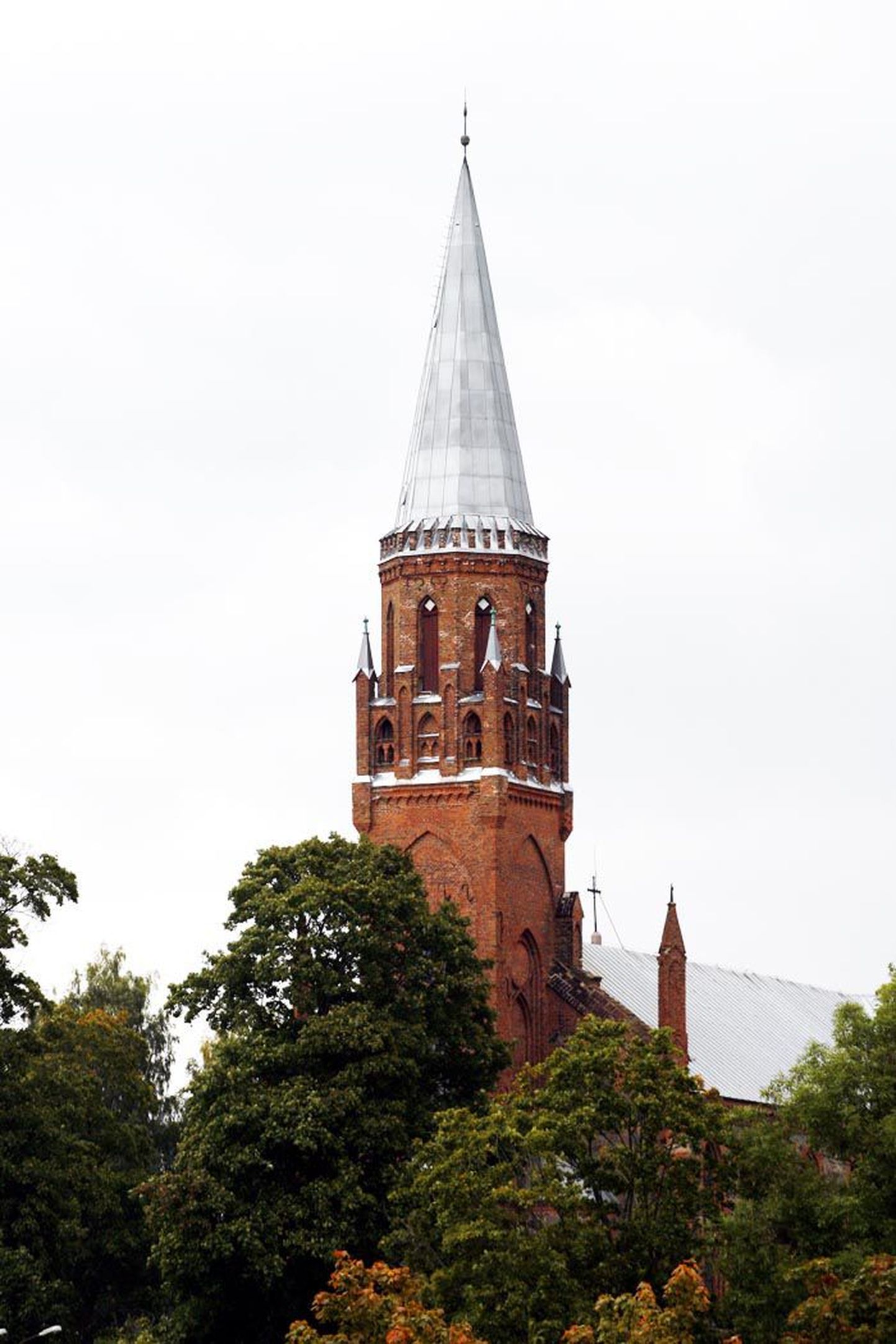 Viljandi Pauluse kirik on suurtes võlgades.