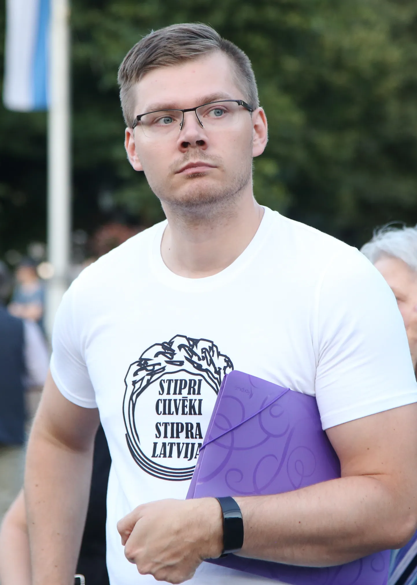 Nacionālās apvienības Visu Latvijai-TB/LNNK valdes loceklis Jānis Iesalnieks piedalās  Baltijas ceļa atcerei veltīts piemiņas pasākums pie Brīvības pieminekļa.
