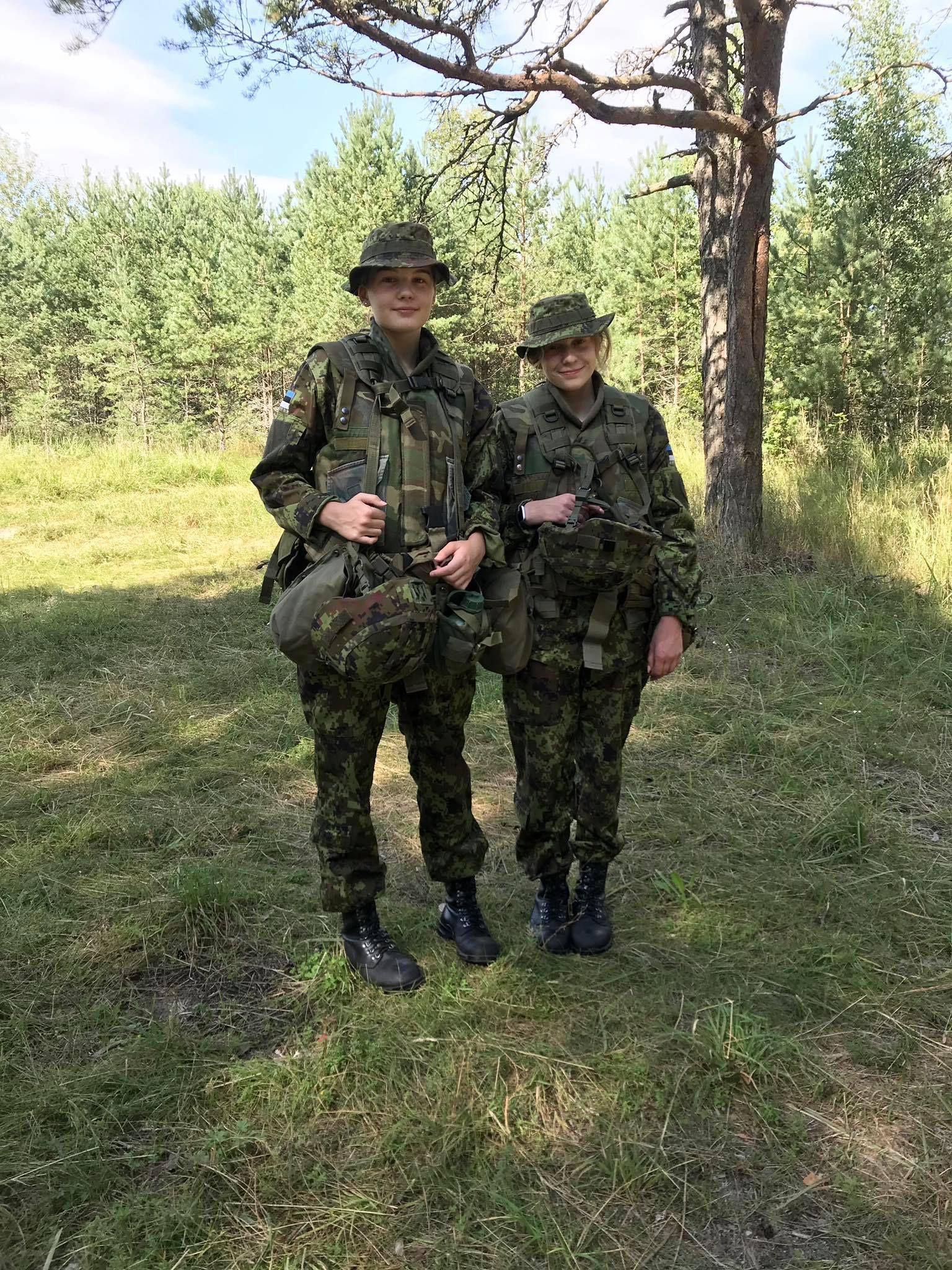 Tüdrukud saavad sõdurite töövarjuks minna veel vaid suurtükiväkke