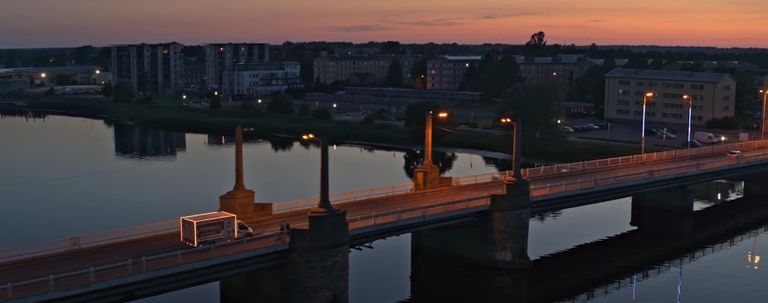 Nublu uues muusikavideos näeb kaadreid öisest Pärnu Kesklinna sillast.
