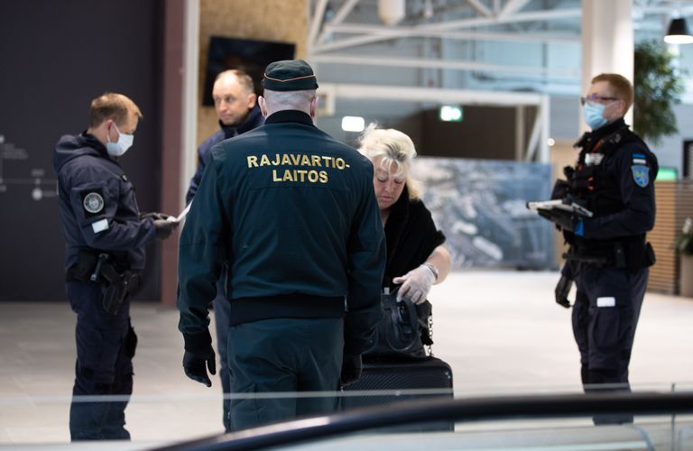 Soome piirivalve on samuti paar oma töötajat Tallinna sadamasse saatnud.