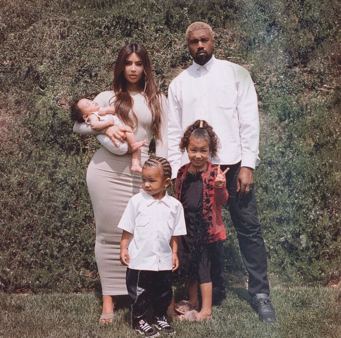 Kim Kardashian, Kanye West ja nende kolm last: Chicago, Saint ja North.