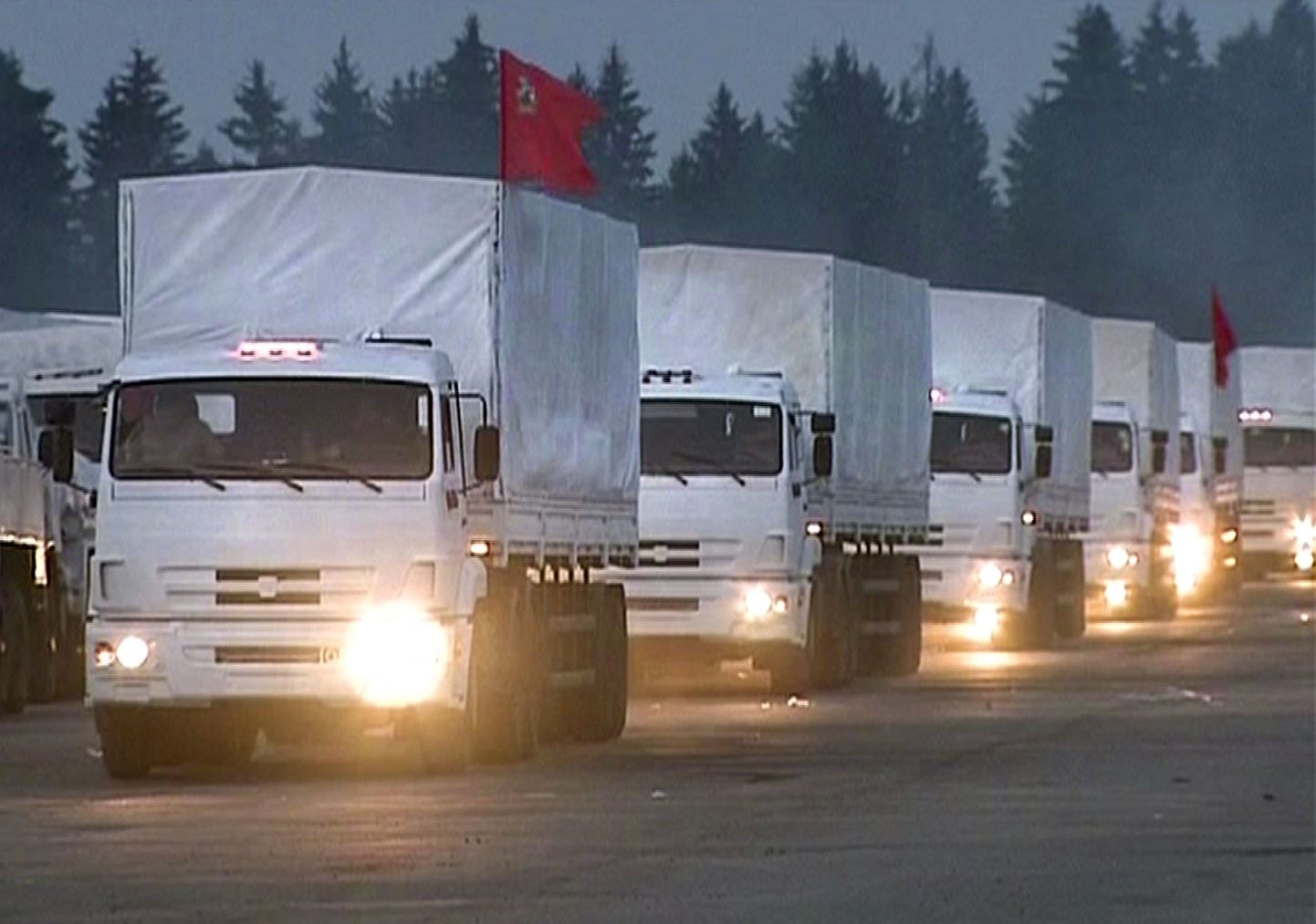 Москва направила на Украину гуманитарный конвой.
