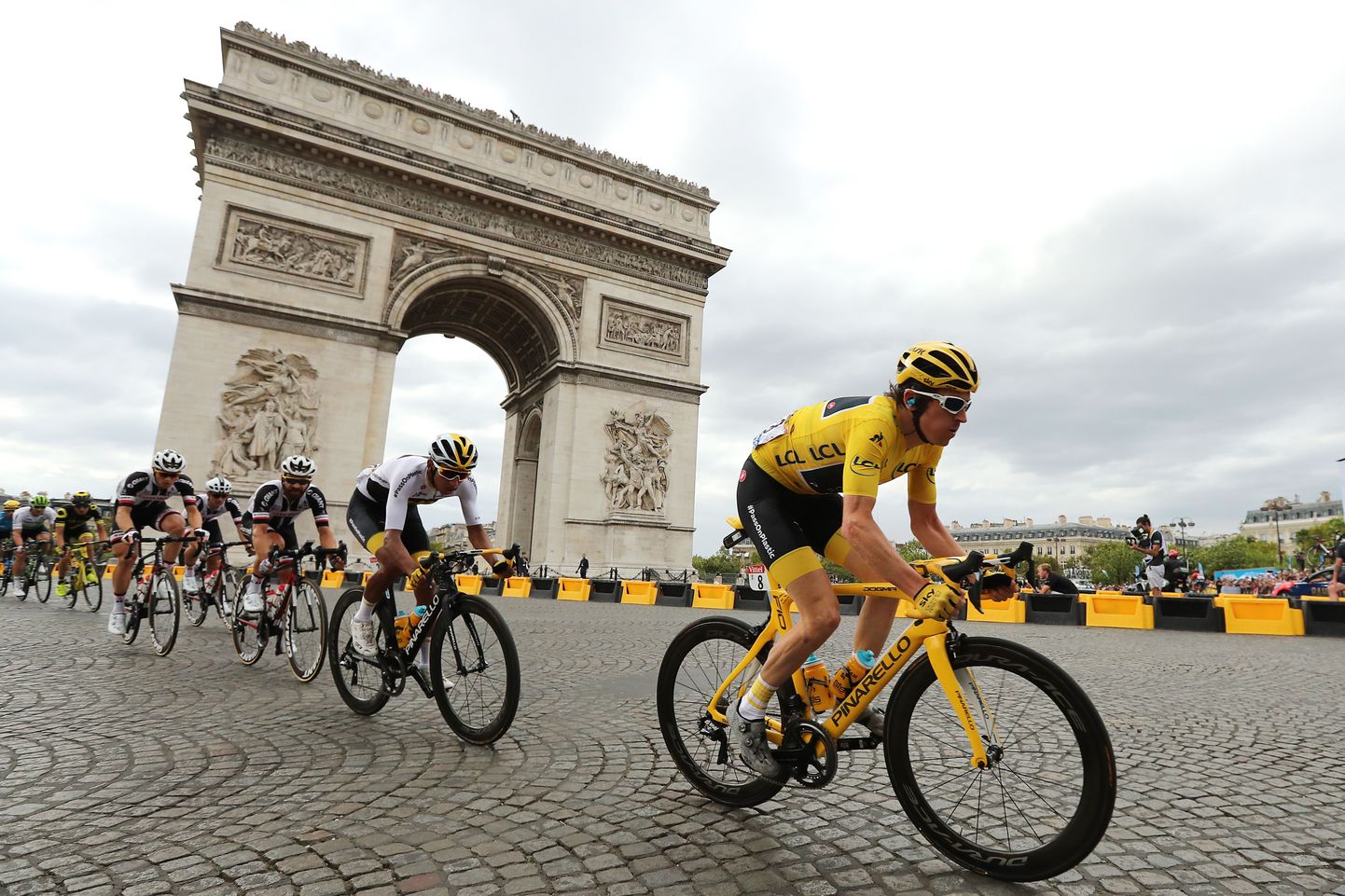 Mullune Tour de France, esiplaanil võitjaks kroonitud Geraint Thomas (Sky).