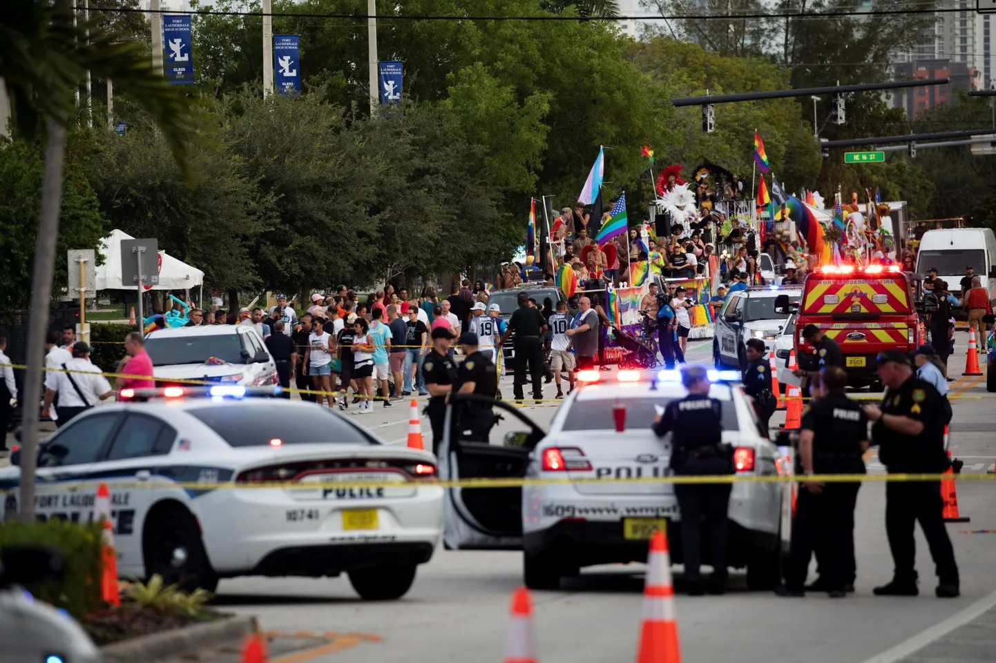 Floridas Wilton Manorsis sai laupäeval seksuaalvähemuste marsil üks inimene surma, kui auto rahva sekka sõitis.