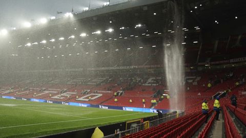 VIDEO ⟩ Manchester Unitedi kodustaadion andis paduvihmale järele, fännid ujutati üle