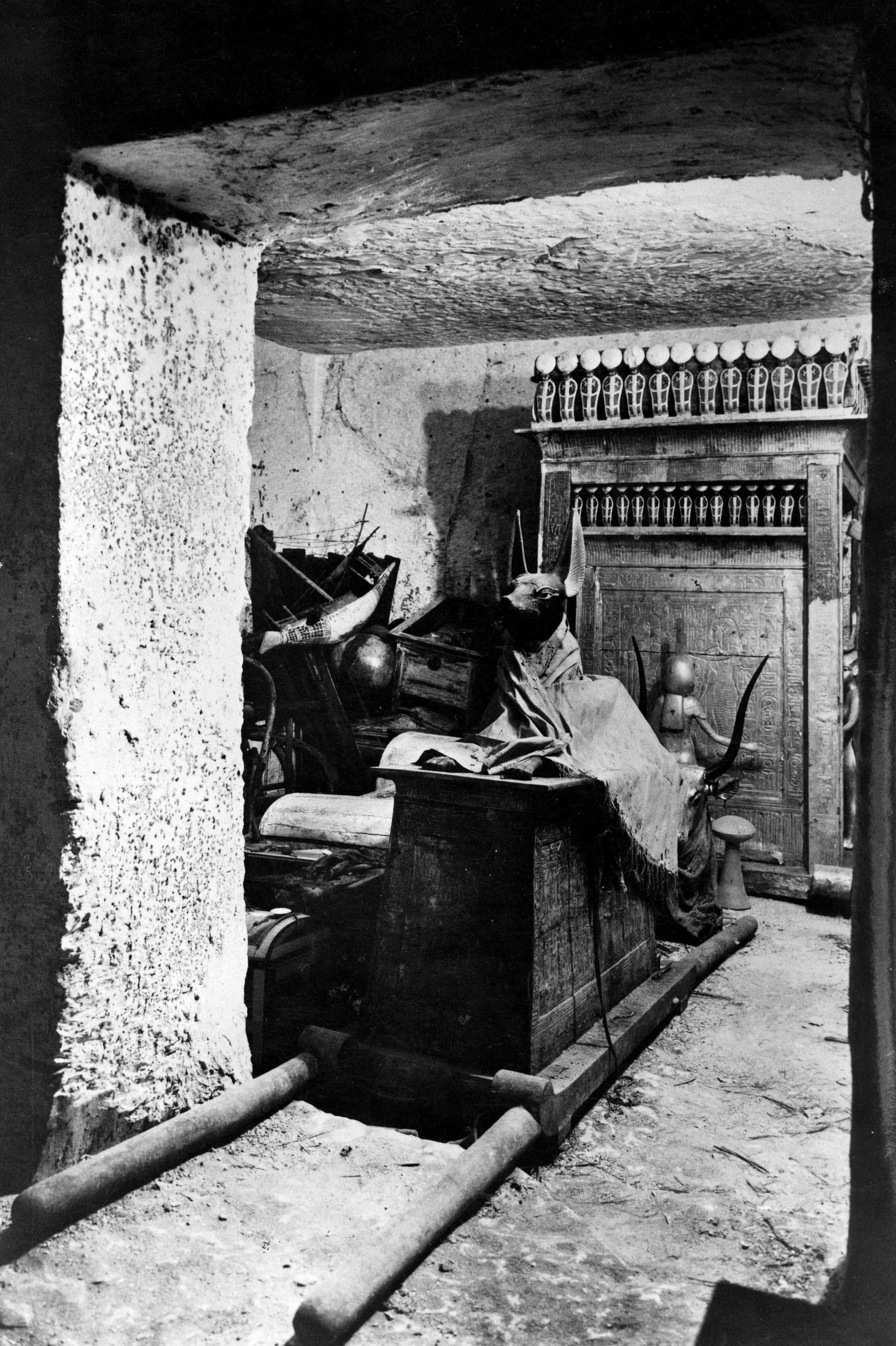 Varandus Tutanhamoni hauakambris. Howard Carteri foto 1922. aastast