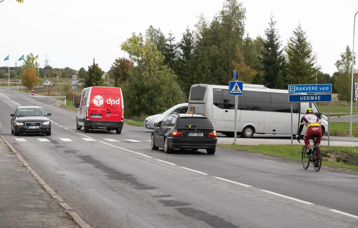 Rakvere linna ja valla vaheline piir jookseb kohati majade vahelt ning piki tänavaid, nii et sageli ei saa arugi, kummas omavalitsuses viibid.
