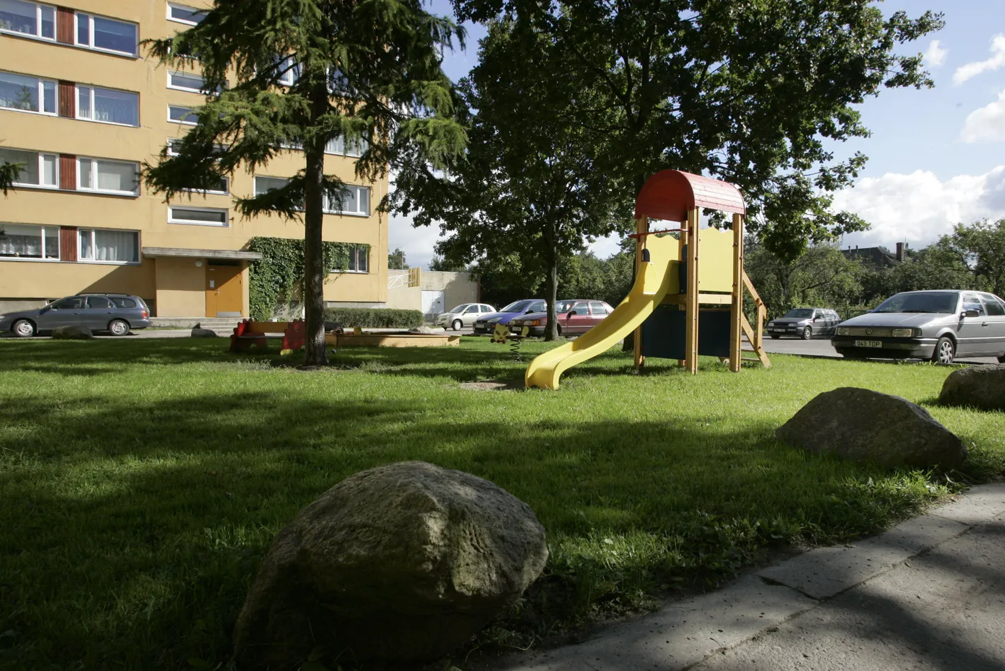 Ka kortermajade juurde rajatakse haljasalasid.