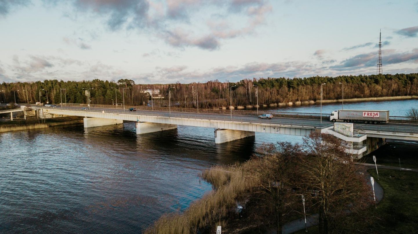 Pärnu linnavalitsus soovitab 1. septembril toimuvate teetööde tõttu Papiniidu silla kaudu sõitmist vältida.