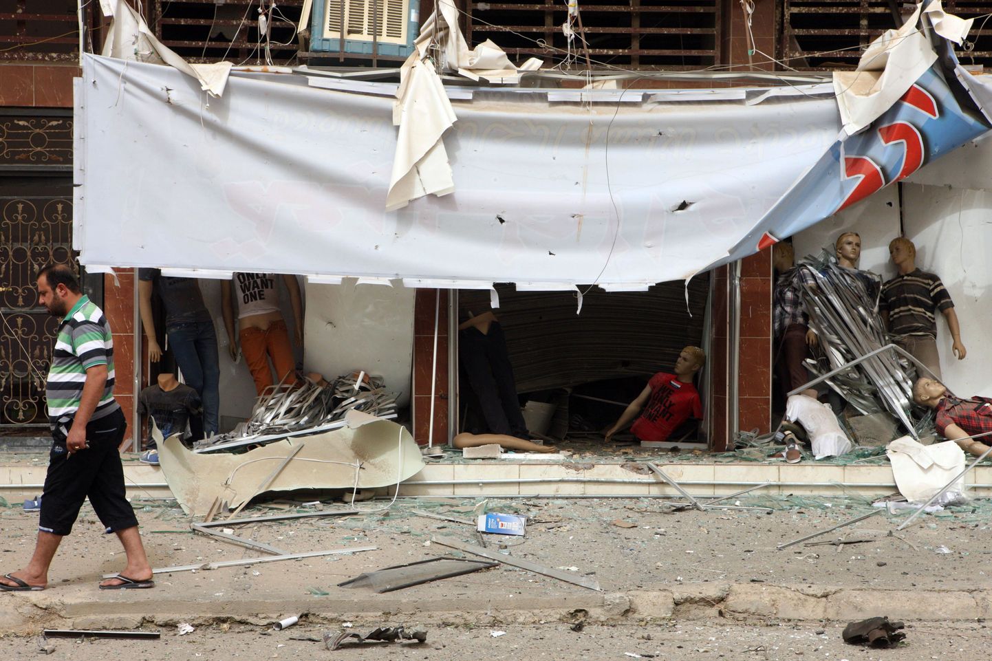 Autopommiplahvatuses kannatada saanud pood 13. mail Ramadi linnas, asub 100 kilomeetri kaugusel Bagdadist.