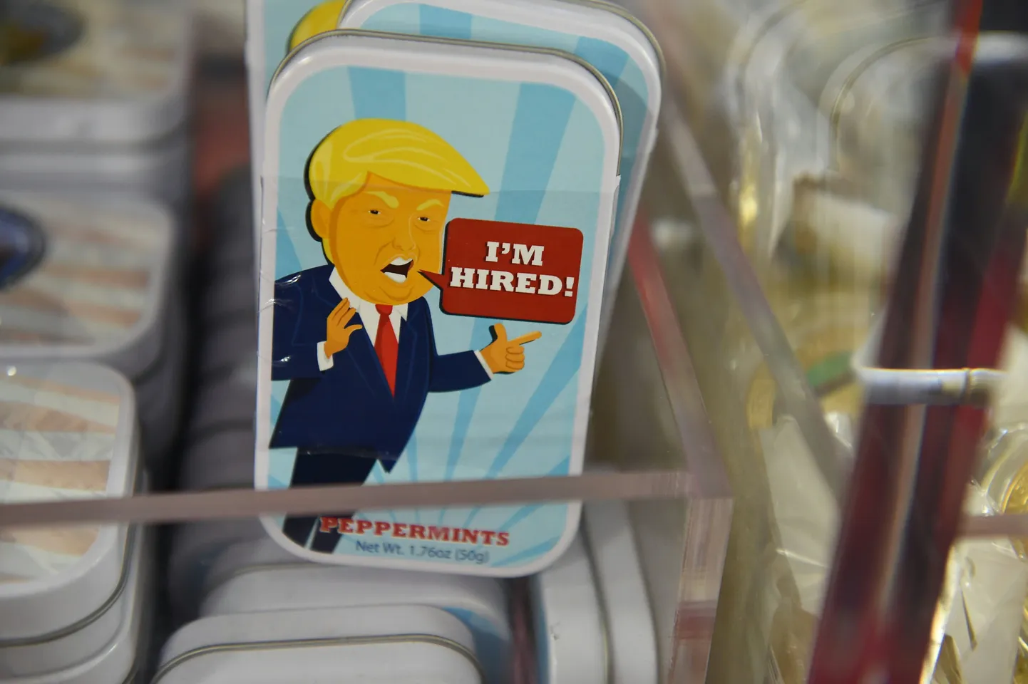 Donald Trumpi kujutisega pastillikarp Washington DC-s.