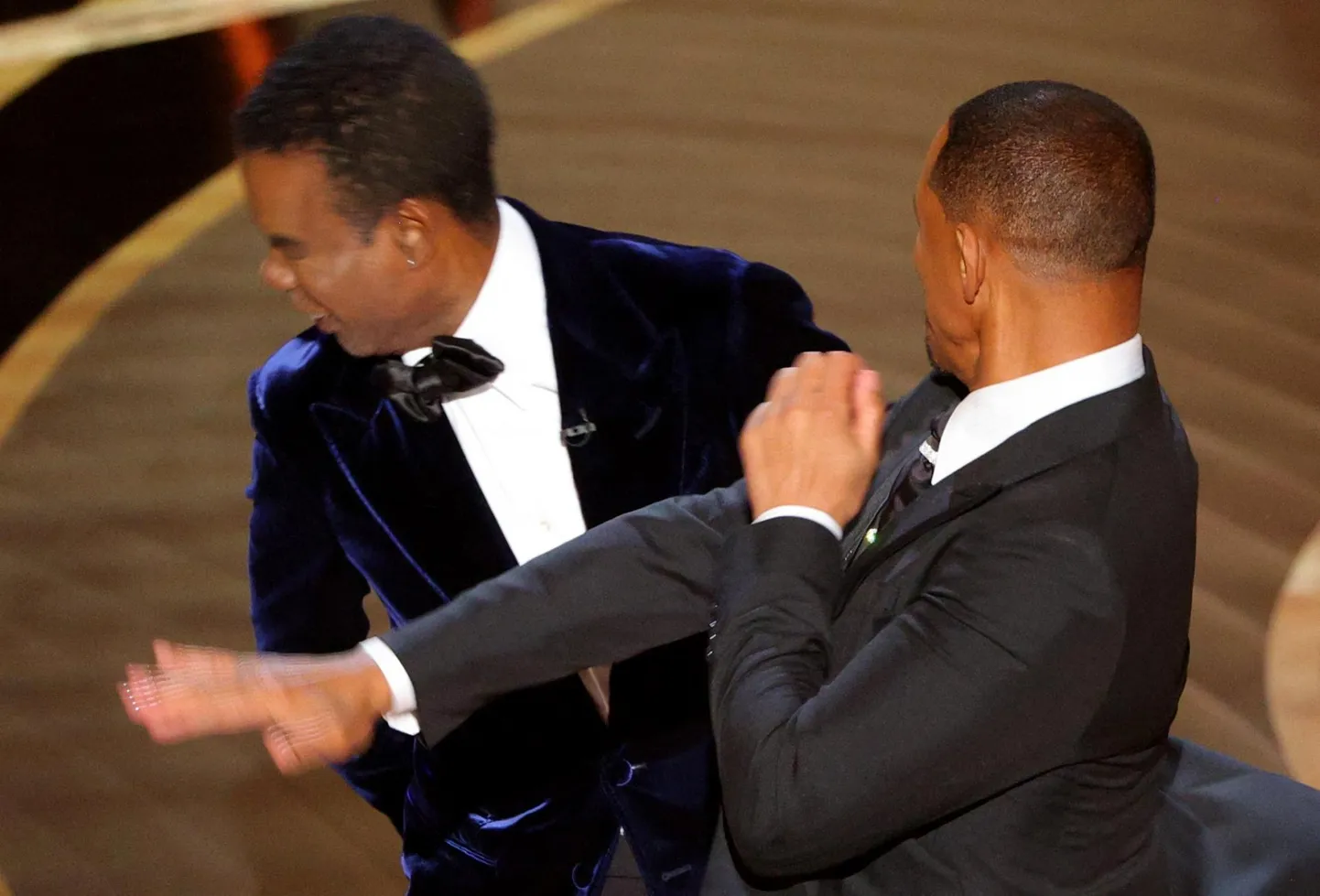 Will Smith Chris Rockile kõrvakiilu jagamas. FOTO: Brian Snyder
