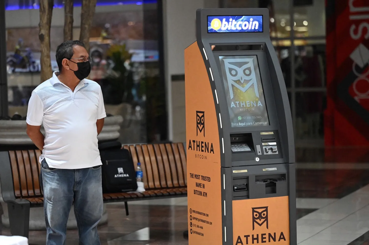 Bitcoin'i ATM San Salvadori ostukeskuses