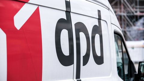 Avtomati za pakete osvajajo ulice, medtem ko centri za sortiranje stagnirajo; spremembe v sektorju prinašajo nove nevarnosti zaradi nizkih cen in azijskega blaga.