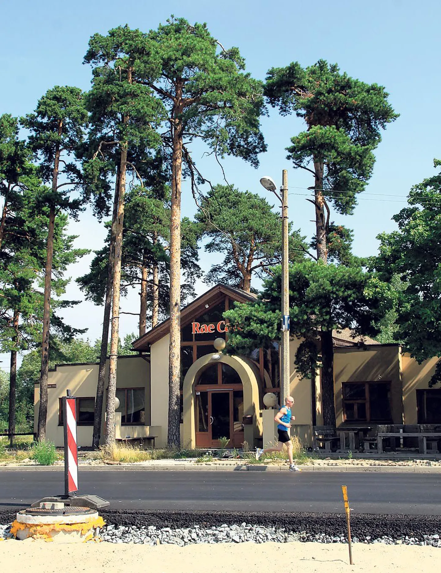Raeküla postmodernistliku jaamahoone kohale on kerkinud lammutamise oht.