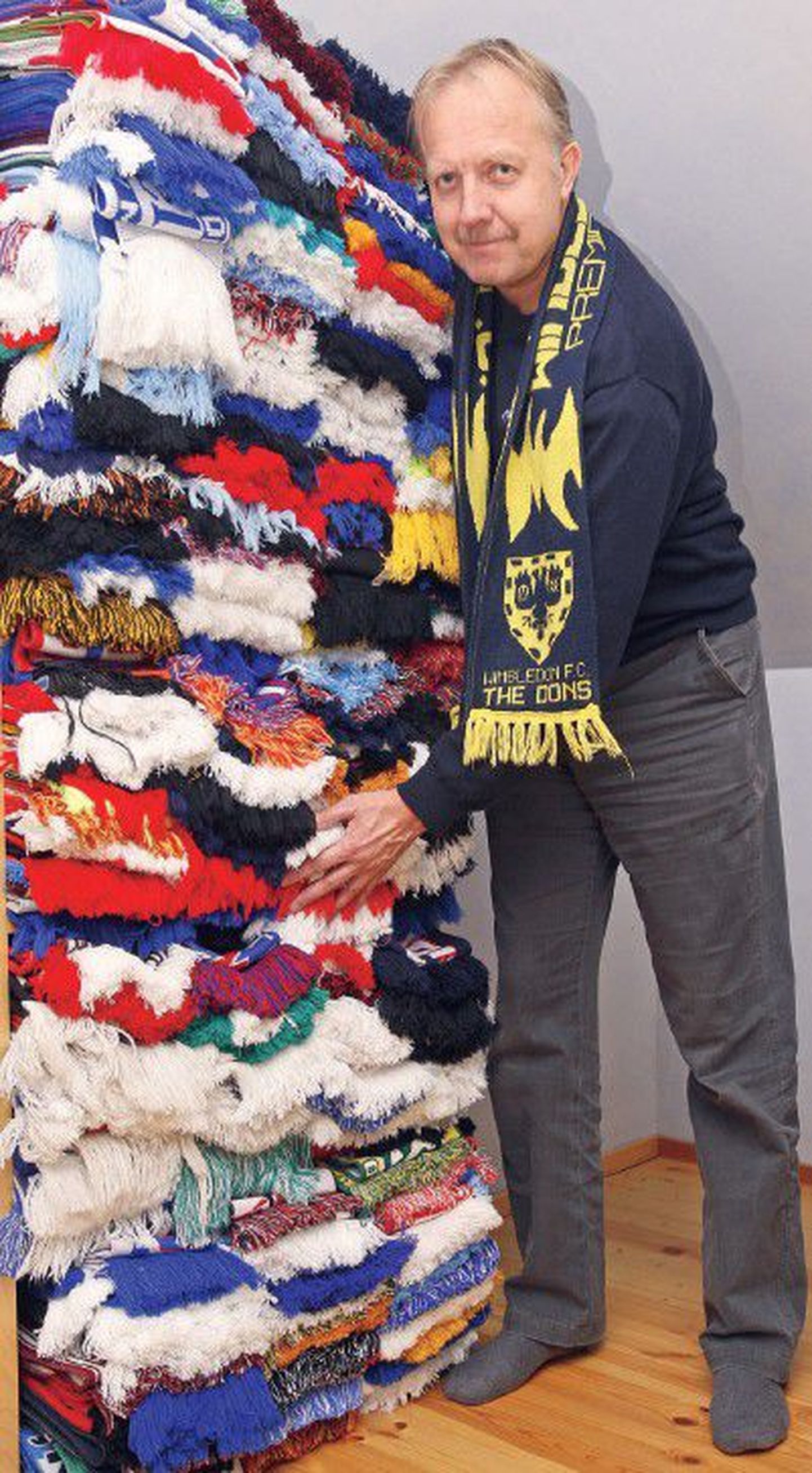 По словам футбольного фаната Антти Каска, много лет коллекционировавшего шарфы известных  футбольных клубов, его коллекция имеет и вполне практическое значение: каждый день можно наряжаться в новенький шарфик.