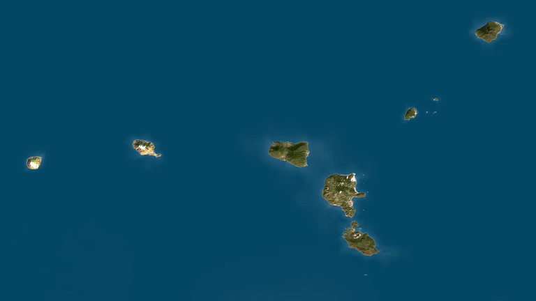 Липарские острова (архипелаг недалеко от северного побережья Сицилии в Тирренском море) - результат вулканической деятельности