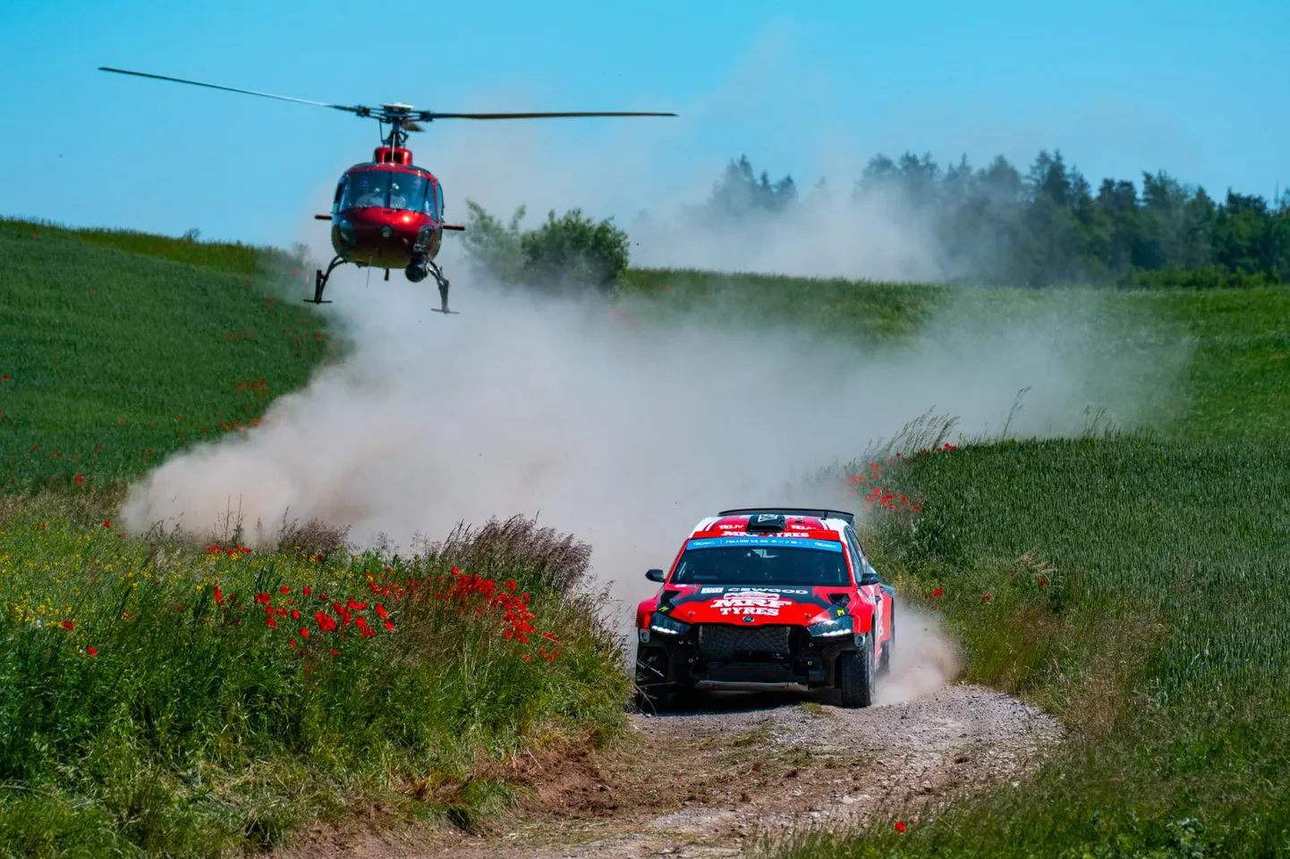 Latvijas rallija pilots Mārtiņš Sesks ar stūrmani Renāru Franci