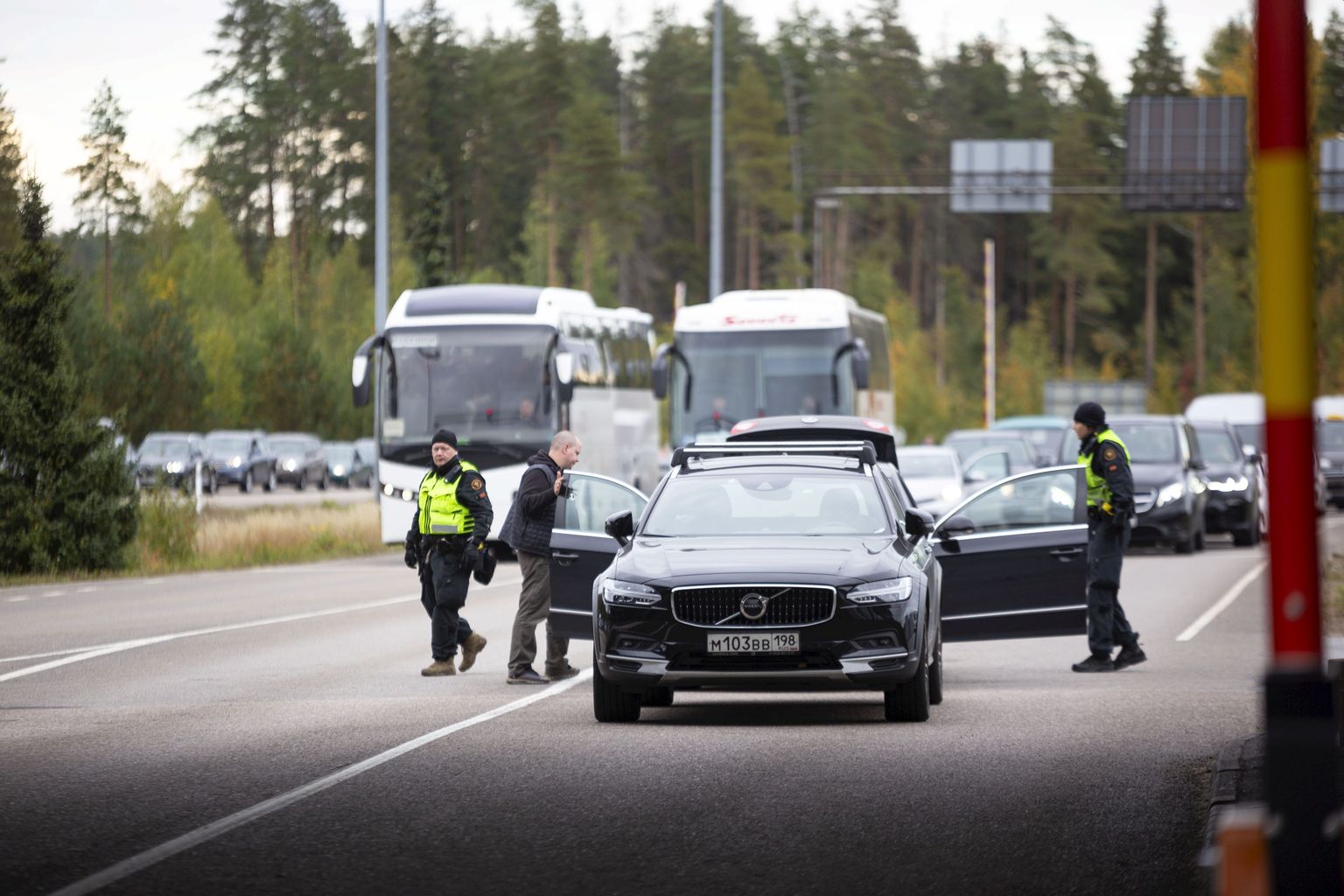 Sõidukid Soome-Vene piiril.