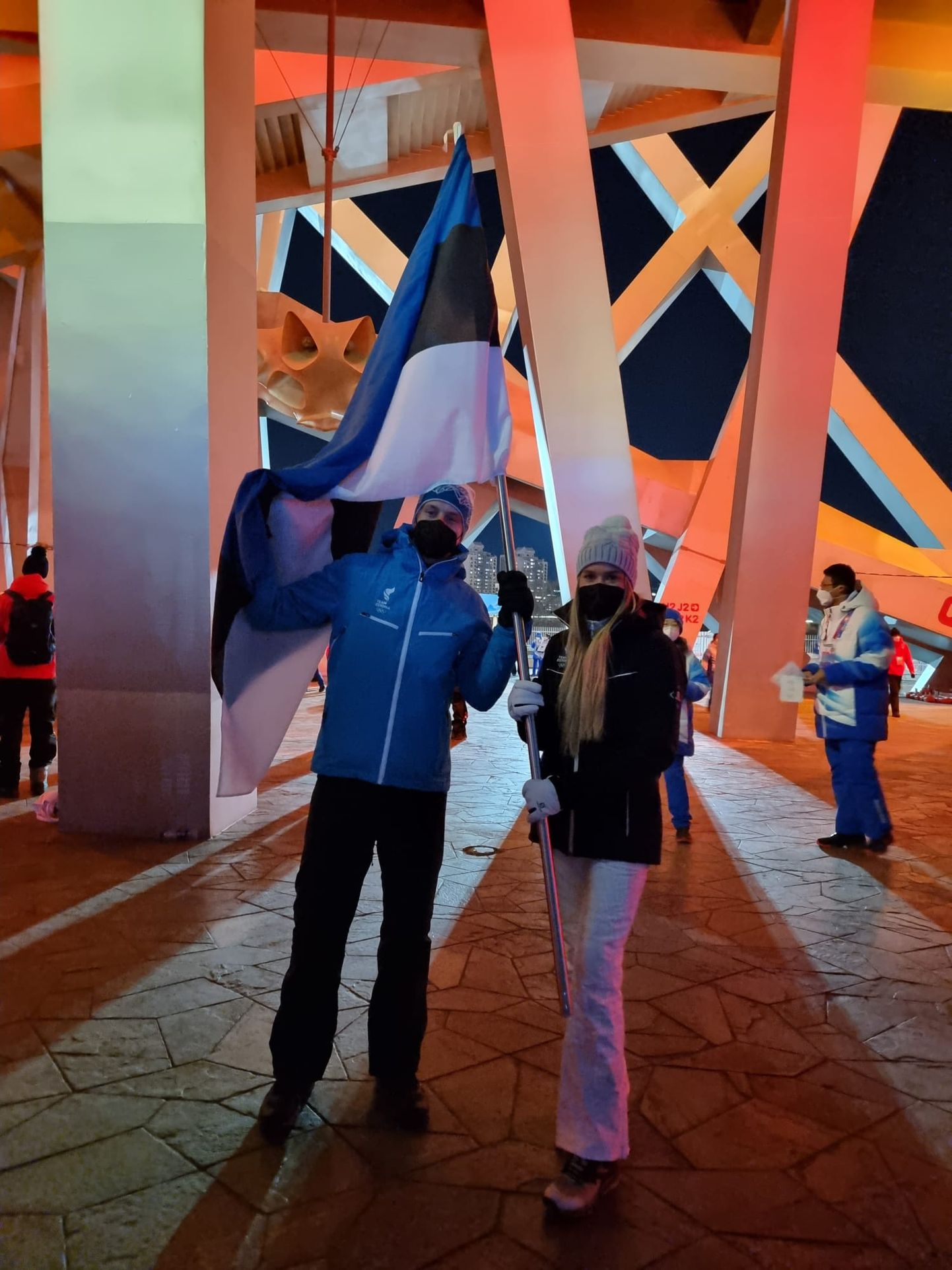 Martin Himma ja Kelly Sildaru kandsid Pekingi olümpia avatseremoonial ka ühiselt Eesti lippu.