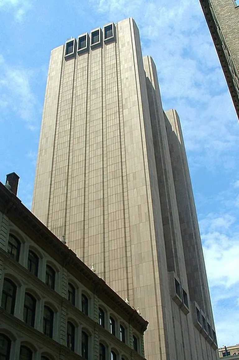 New Yorgi Manhattani Long Lines Building / wikipedia.org